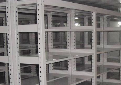 小型倉庫使用什么樣的貨架呢？